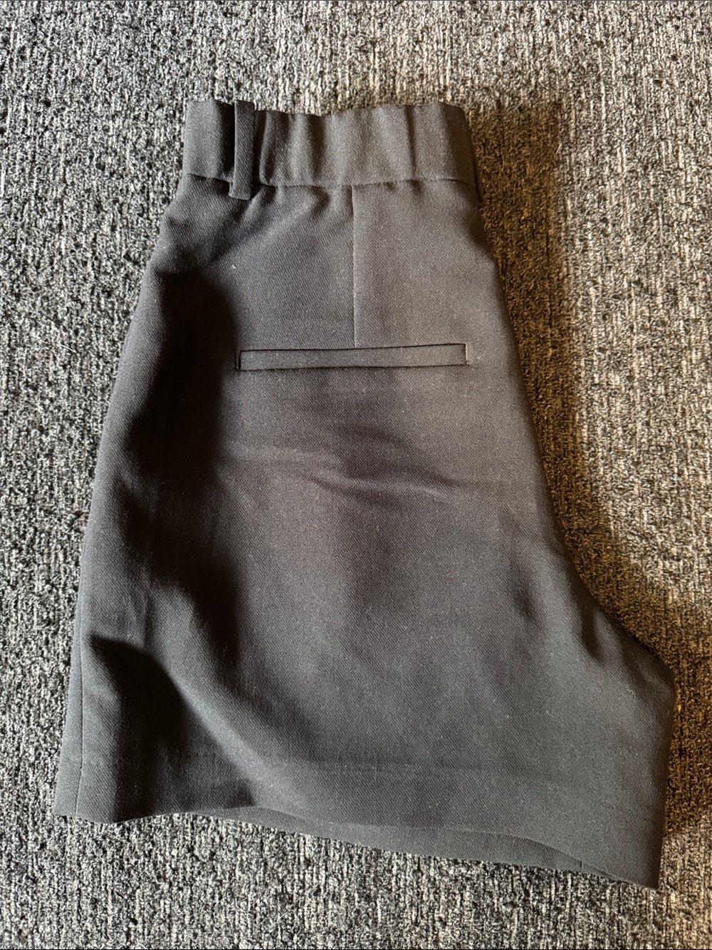 Abercrombie & Fitch Black High-Waist Pleated Women's Shorts - Picture 3 of 3